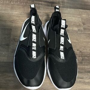 Nike Boys Flexrunner size 5 black shoe